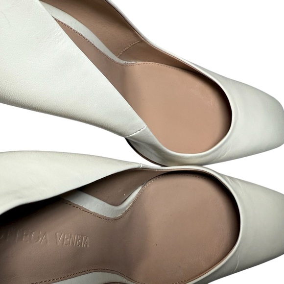 Bottega Veneta knot ivory pump.Statement luxury gold elegant chic unique. $1800 - Picture 8 of 8